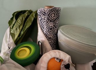 Produce in vegetable bags, with UnPaper Towels, fruit huggers and a bowl with a silicone cover.