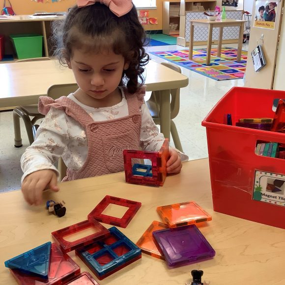 a girl playing with Legos at Kiddie Academy in St. Louis