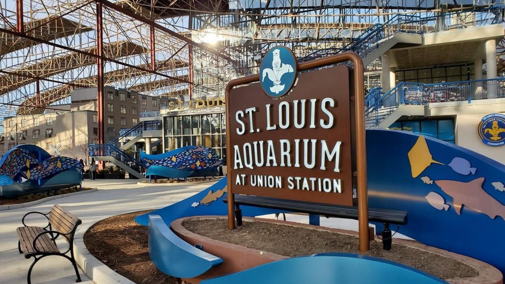 the sign in front of the St. Louis Aquarium at Union Station